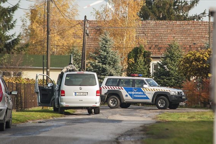 Gépfegyverrel lőtt a bőnyi rendőrgyilkos, hősi halottá nyilvánítják az áldozatot