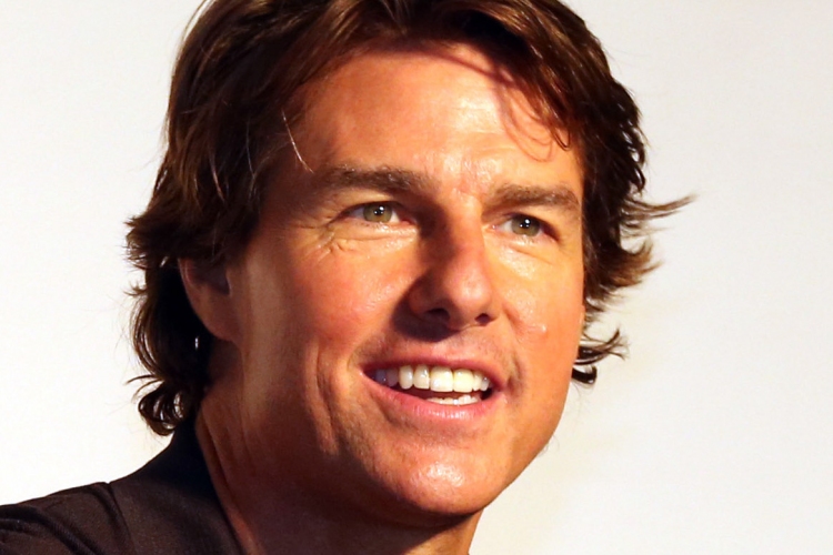 Tom Cruise drogfutárnak áll