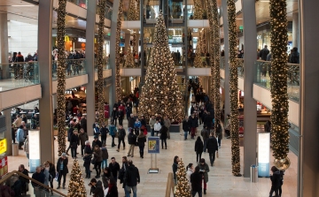 A tavalyi ezermilliárdnál is többet költhetünk decemberben