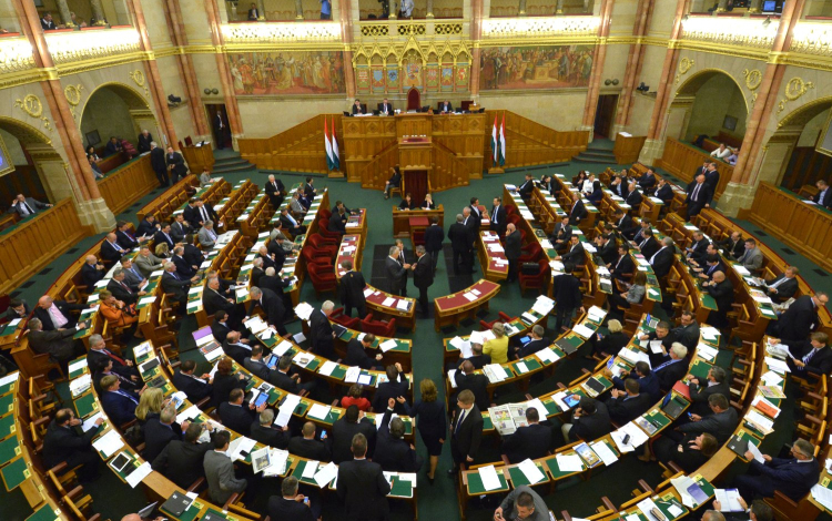 Kétnapos üléssel kezdődik a parlament őszi ülésszaka