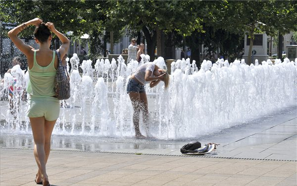 Kedd éjfélig meghosszabbítják a hőségriasztást