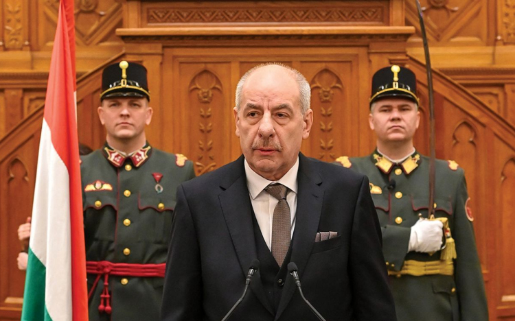 Sándor-palota: a Velencei Bizottság tagjaival tárgyalt az államfő Budapesten