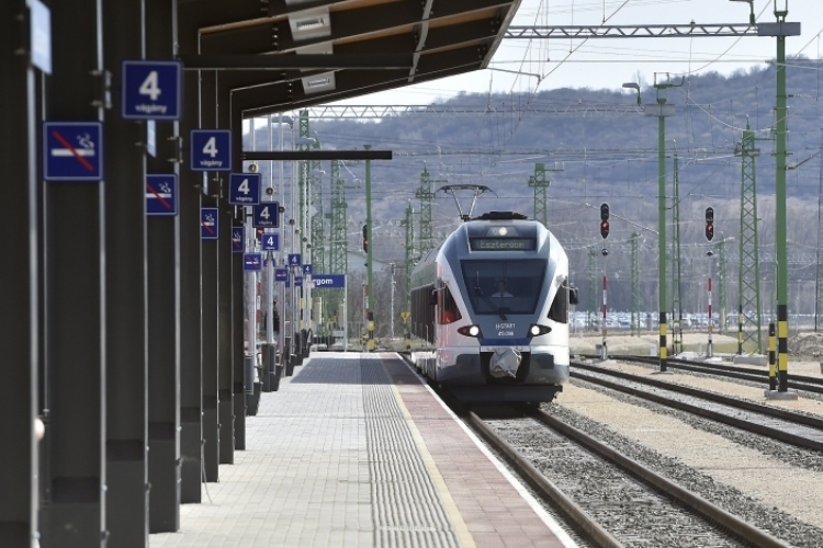 Életbe lépett a MÁV-Start és a Volánbusz új menetrendje